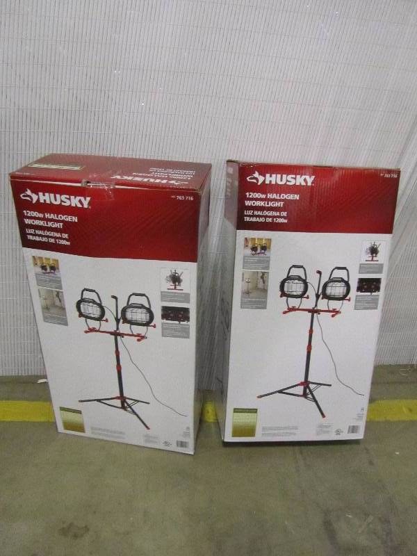 lot 43 image: (2) Husky 1200-Watt Work Light with Tripod