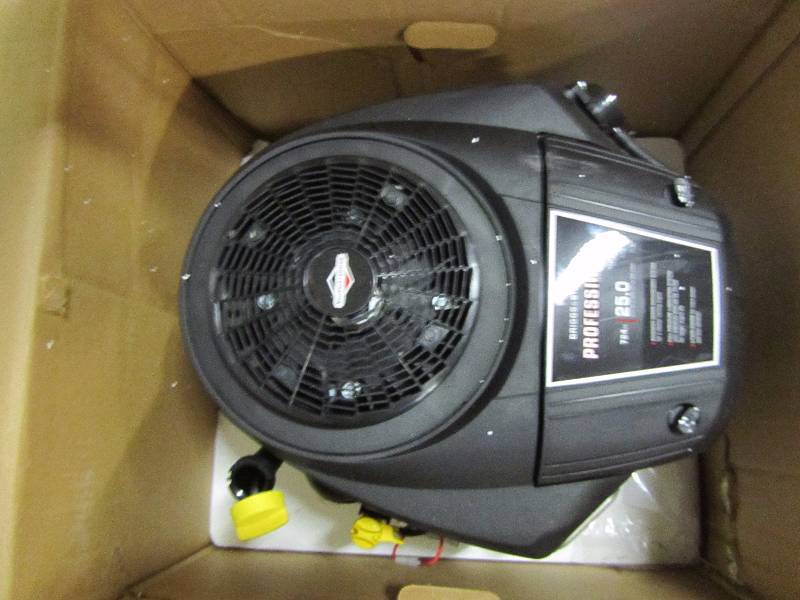 lot 51 image: Briggs & Stratton Engine 44S977-0032-G1 25 HP 724cc