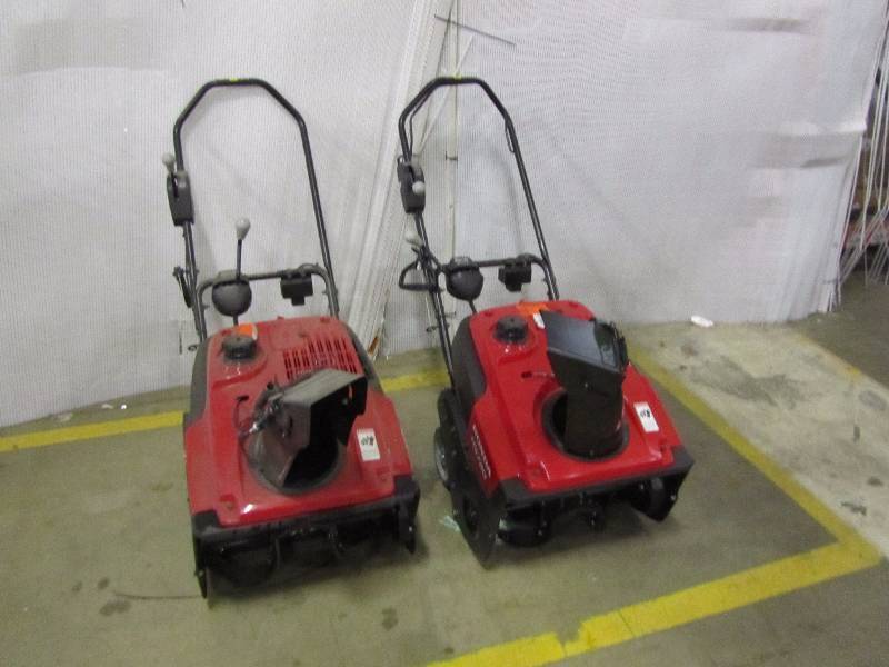 lot 73 image: (2) Honda HS720AM 20 in. Single-Stage Gas Snow Blower