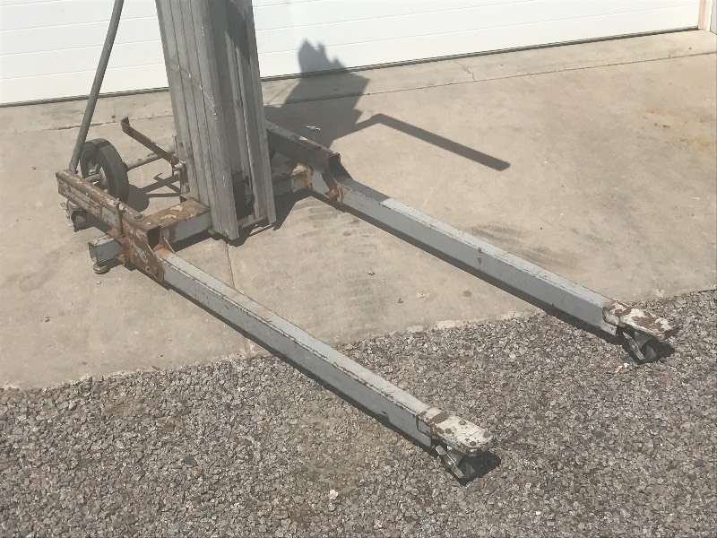 Genie Commercial Material Lift