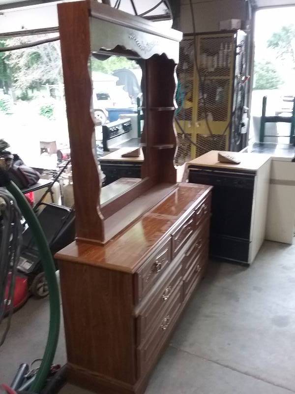 lot 23 image: 7 Drawer Dresser with Mirror, 77x61x17