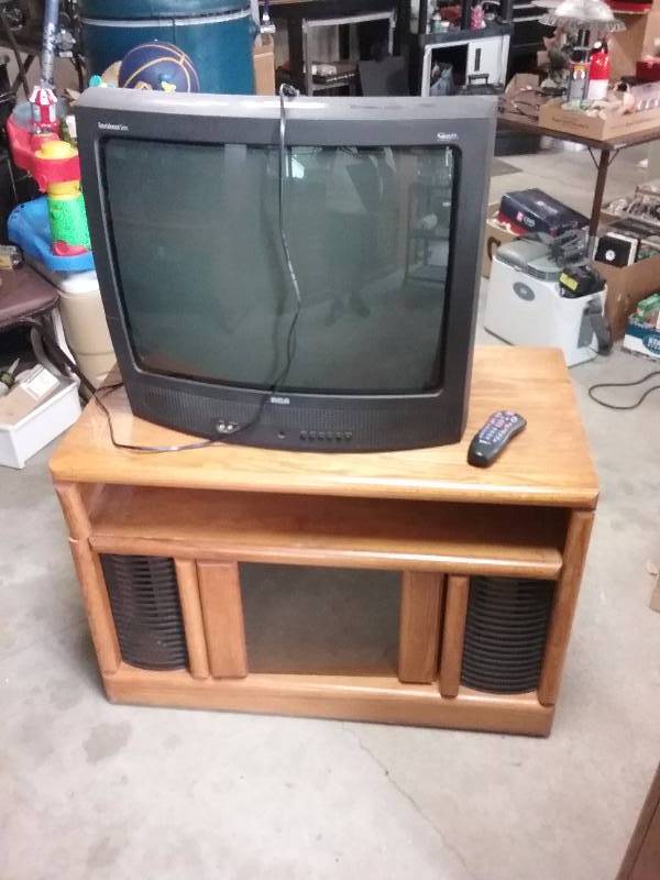 lot 30 image: Entertainment Center & RCA TV. Works.  24x20x36.