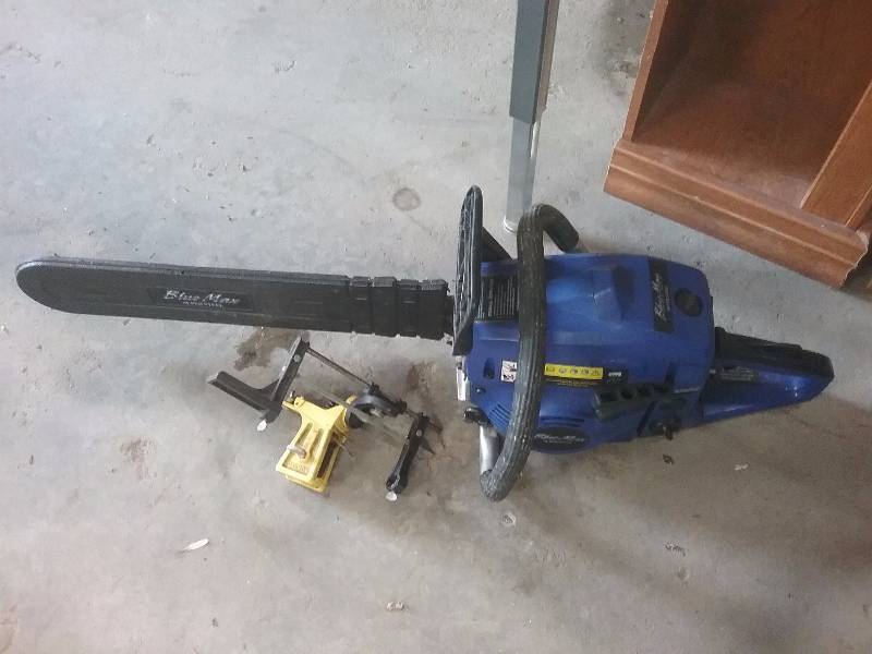 lot 36 image: Blue Maxx Chainsaw and Blade Sharpener, works