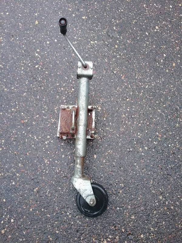 lot 56 image: Trailer Utility Jack