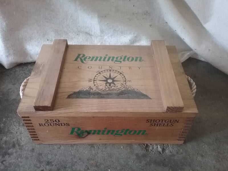 lot 58 image: Wood Remington Shotgun Shell Crate
