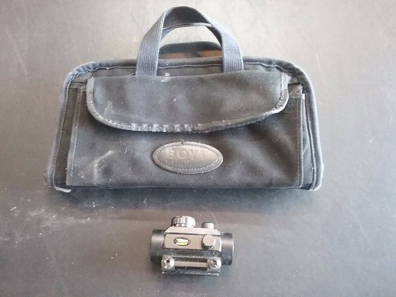 lot 64 image: BSA Red Dot RD30 Scope & Boyt HandgunRevolver Case