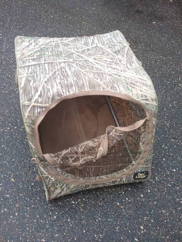lot 72 image: Pet Lodge Camo Fold-Up Dog Blind