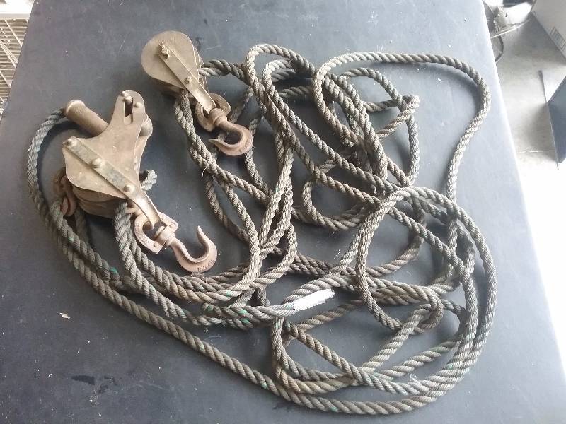 lot 73 image: Deer Camp Pulley & Rope