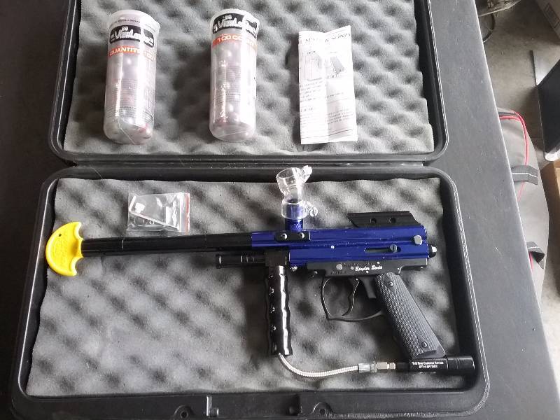 lot 75 image: Spyder Sonix Semi Auto Paintball Gun, Paintballs, Case, etc