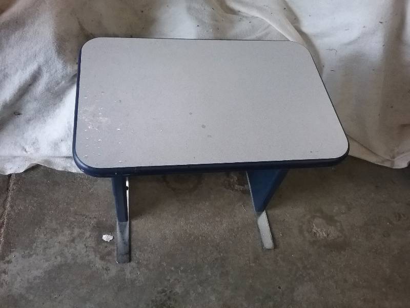 lot 80 image: Small TableDesk with Metal Base, 20x24x16