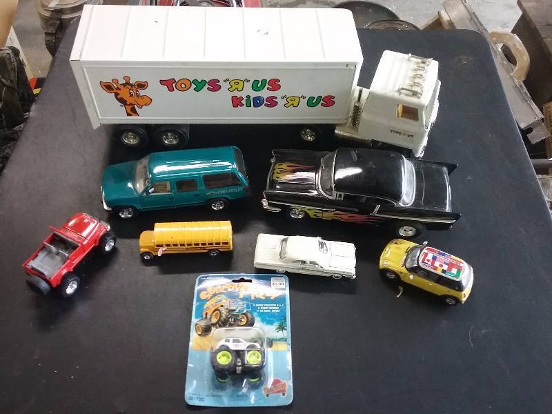 lot 89 image: Lot - ERTL Toys R Us Diecast Semi, HotWheels 57 Chevy 118 Scale, Misc Other Diecasts
