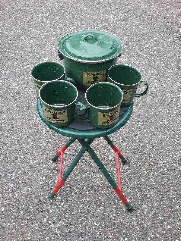 lot 100 image: Lot - Enamel Field & Stream Set & Folding Stool
