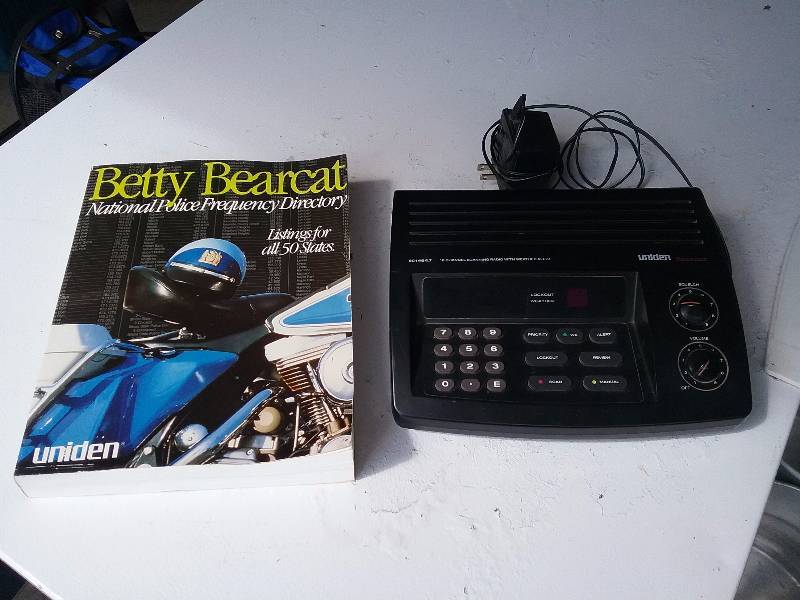 lot 108 image: Bearcat 16 Channel Scanning Radio & Police Frequency Directory