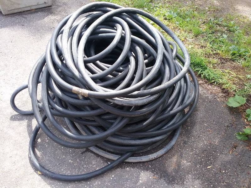 lot 114 image: Appx 475FT Irrigation Hose with Fittings