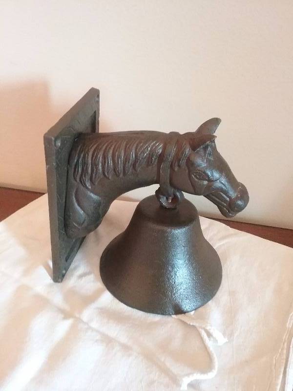 lot 129 image: Cast Iron Bell Horse, 7x5x7