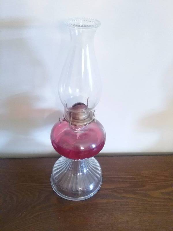 lot 132 image: Vintage Hurricane Oil Lamp