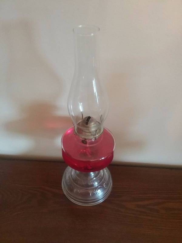 lot 133 image: Vintage Hurricane Oil Lamp