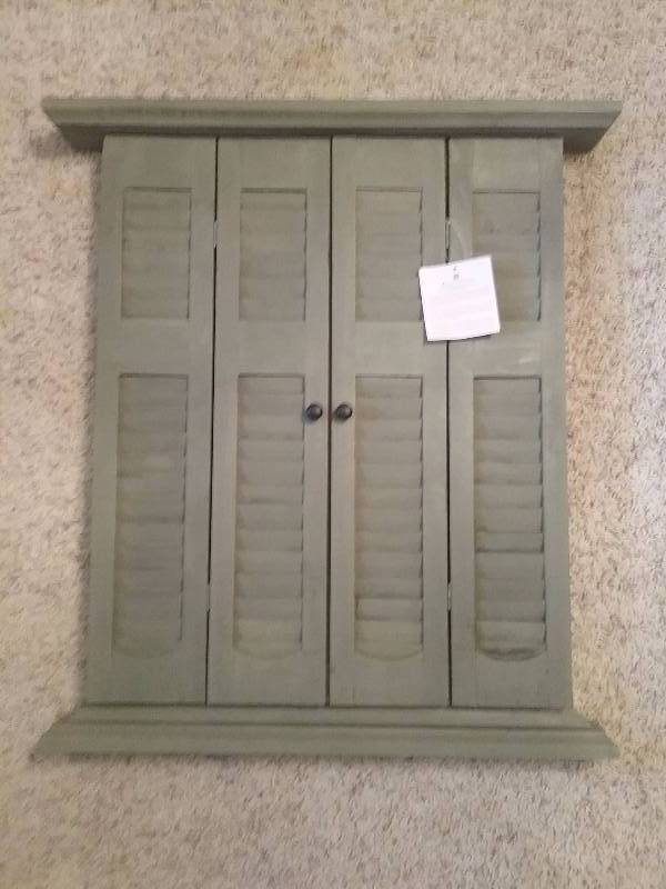 lot 137 image: Home Interiors Window Pane Mirror, NWT, 24x21