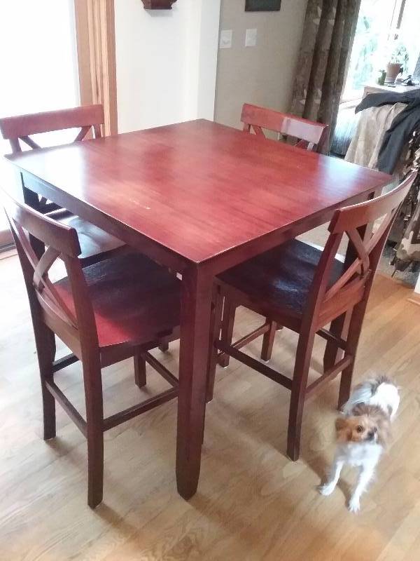 lot 152 image: High Top Dining Room Table with 4 Chairs, Very sturdy. Table 36x38x38