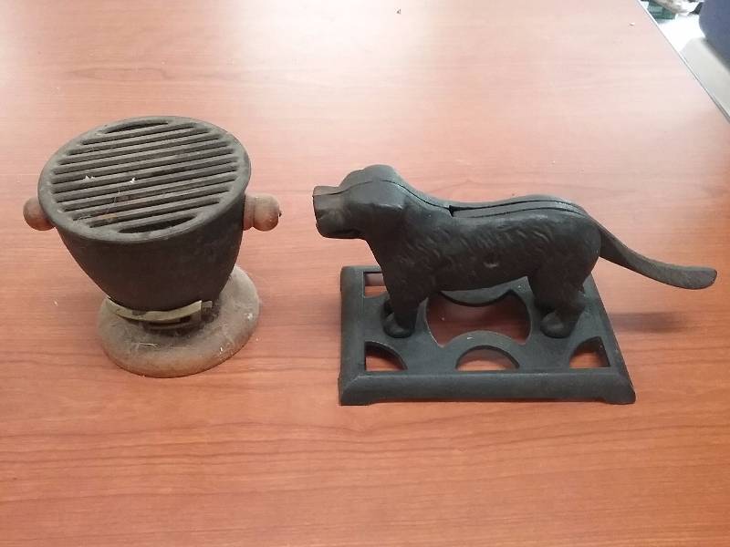 lot 157 image: Cast Dog Nut Cracker & Cast Single Size Grill (Kobochi)