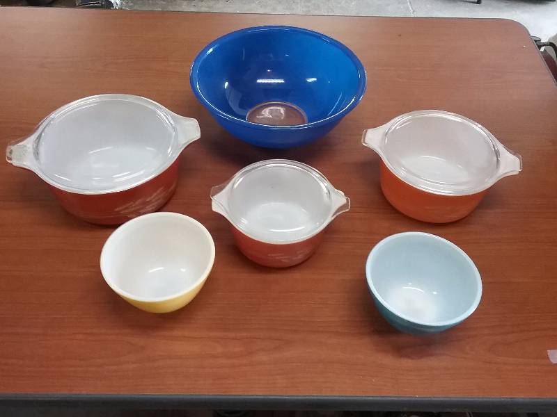 lot 158 image: Lot - PYREX Bowls & Covers