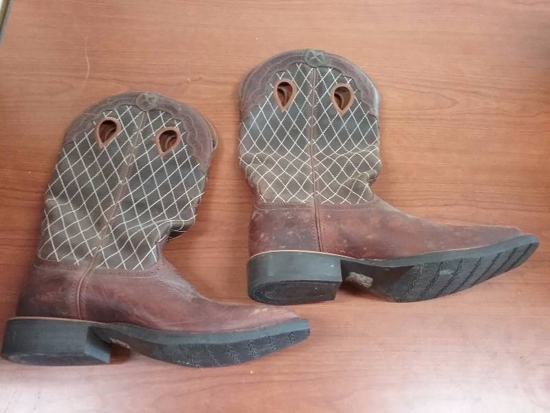 lot 174 image: Mens Cowboy Boots, Size 10EE