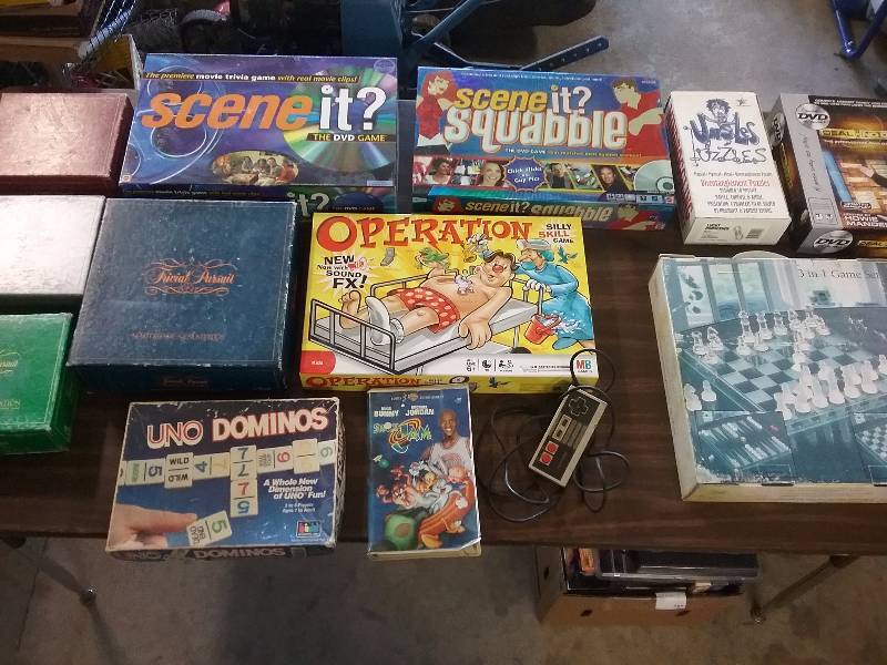 lot 182 image: Lot - Misc TableBoard Games, Chess, Etc