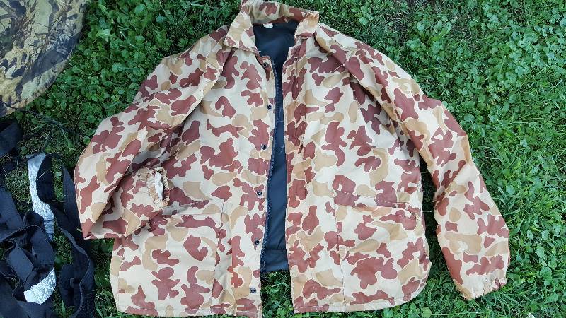lot 61 image: Lot - Stearns Buoyant Camo Jacket Sz XXL, Spring Up Ground Blind, Tree Harness, Etc
