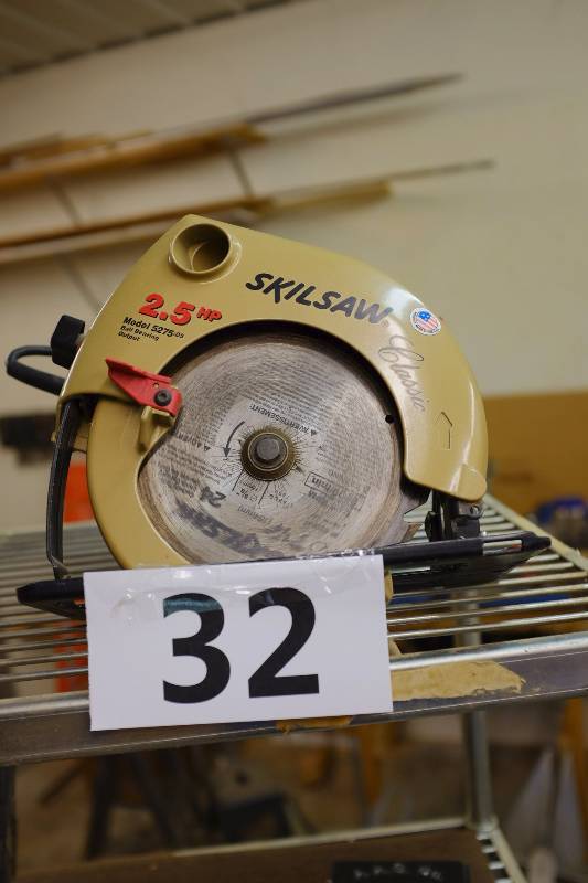 lot 32 image: Skil saw & Sabre Saw