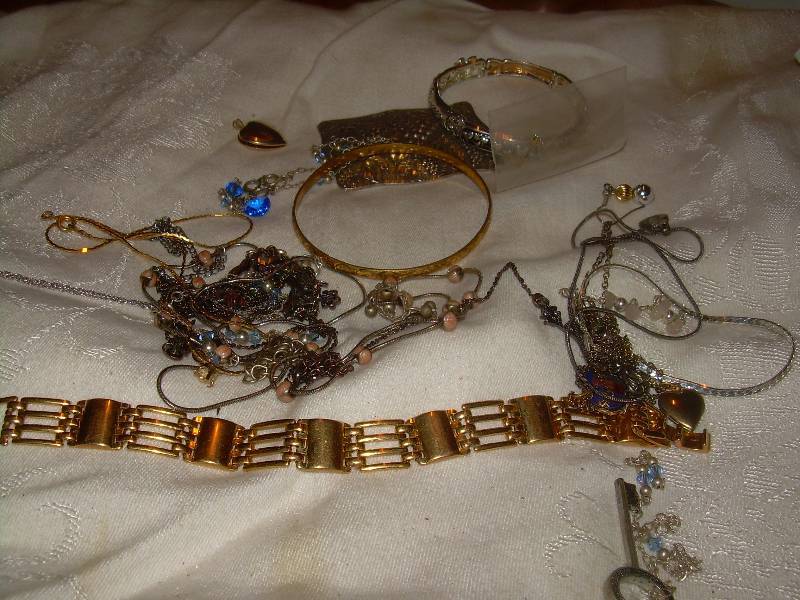 GOLD AND SILVER JEWLERY