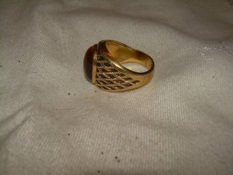 SZ 9 MENS GOLD RINGS