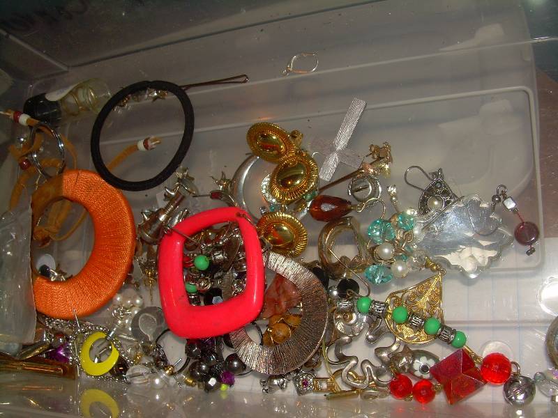 GOLD AND SILVER BEADED JEWLERY