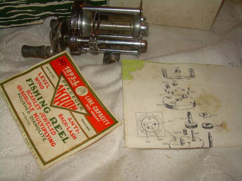 VINTAGE FLUEGER AKRON 1893-L REEL