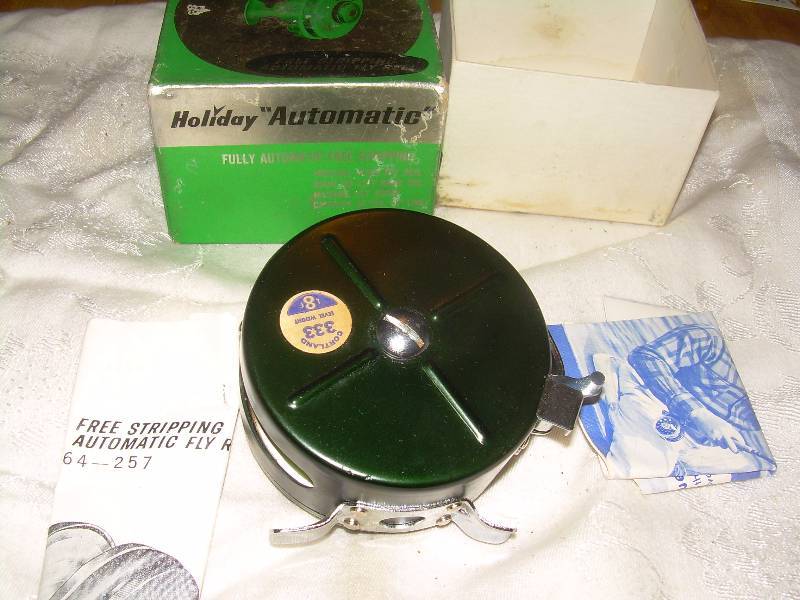 VINTAGE HOLIDAY AUTOMATIC FLY REEL