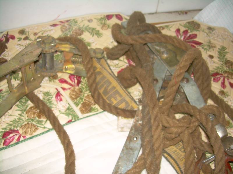1 ROPE COMALONG AND 1 HEAVY BINDER