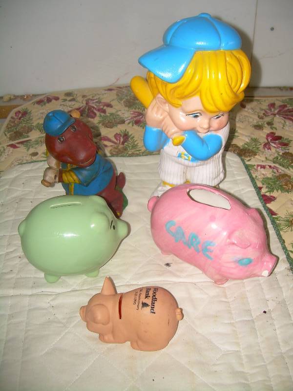 5 COLLECTIBLE PIGGY BANKS