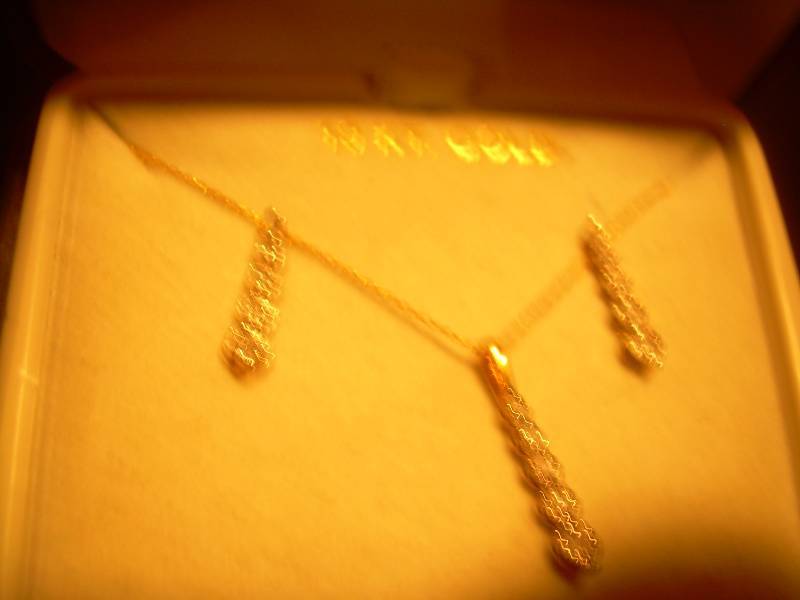 BOX SAYS 14 KT NECKLACE AND EARING
