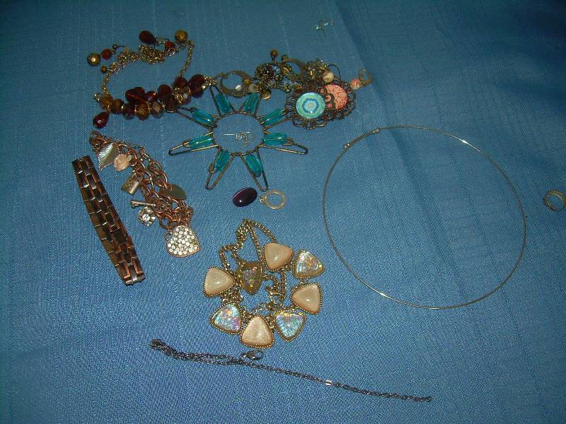 VINTAGE JEWLERY