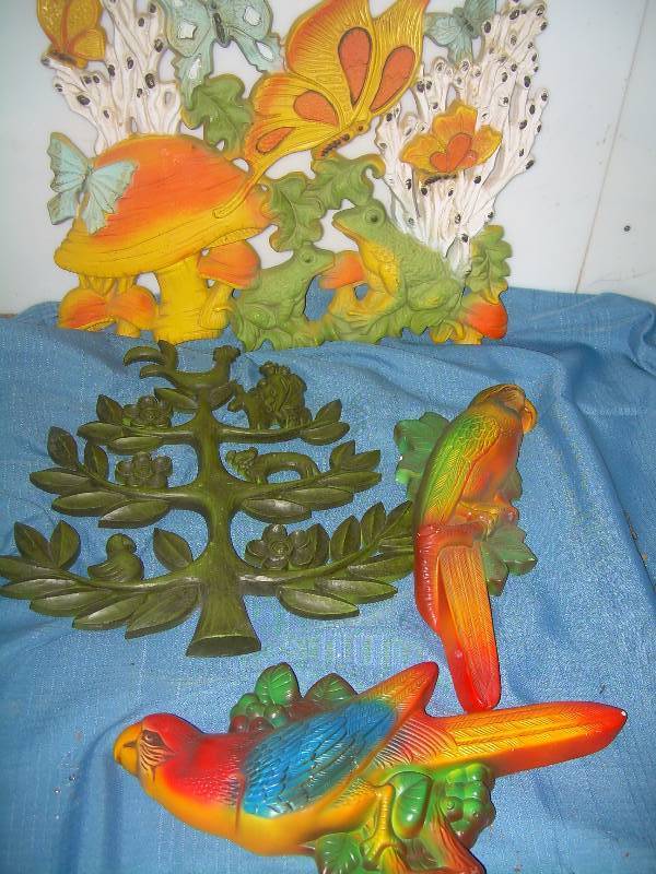 VINTAGE WALL HANGINGS