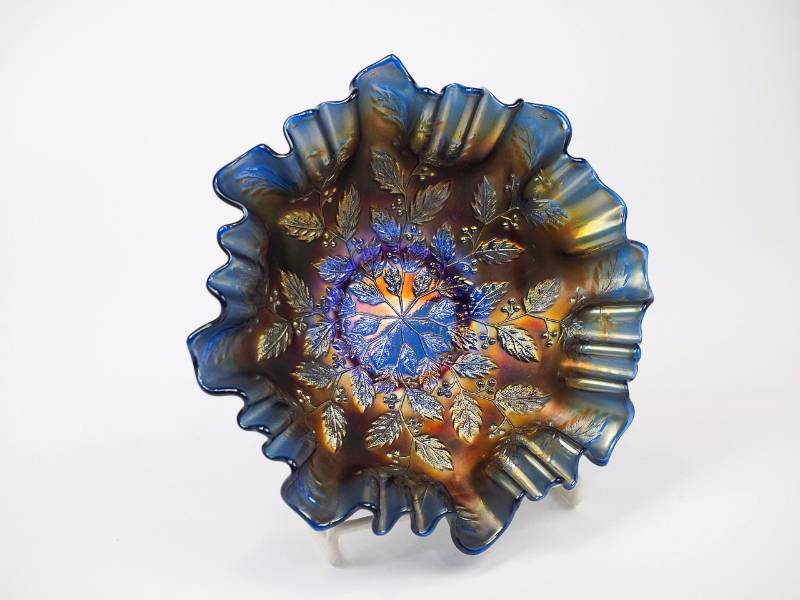 lot 6 image: Fenton Blue Holly 3-in-1 Bowl