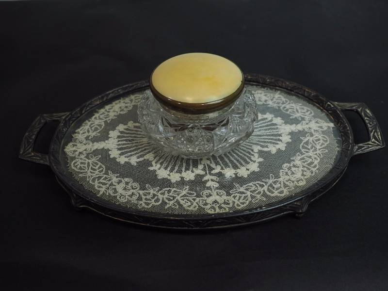 lot 36 image: Fostoria EAPG Brazil powder box and lace footed tray