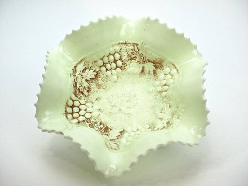 lot 40 image: Northwood Custard Glass Grape and Cable Small Bowl