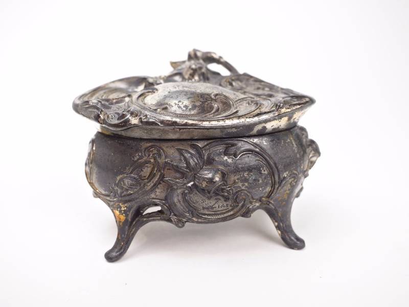 lot 65 image: Art Nouveau Medium Trinket