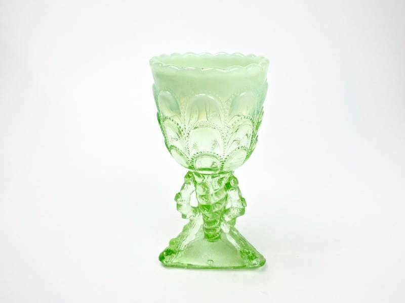 lot 66 image: Northwood Opalesent Triangle Base