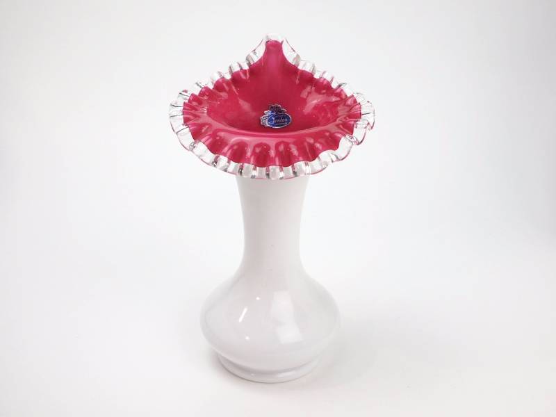 lot 75 image: Fenton Jack-in-the-pulpit Peach Crest Vase
