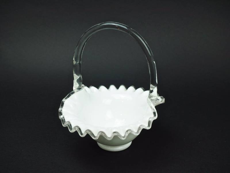 lot 86 image: Fenton Silvercrest Basket