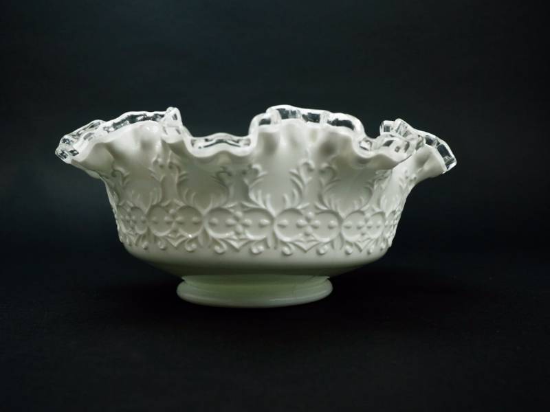 lot 88 image: Fenton Spanish Lace Silvercrest Footed Fruit Bowl