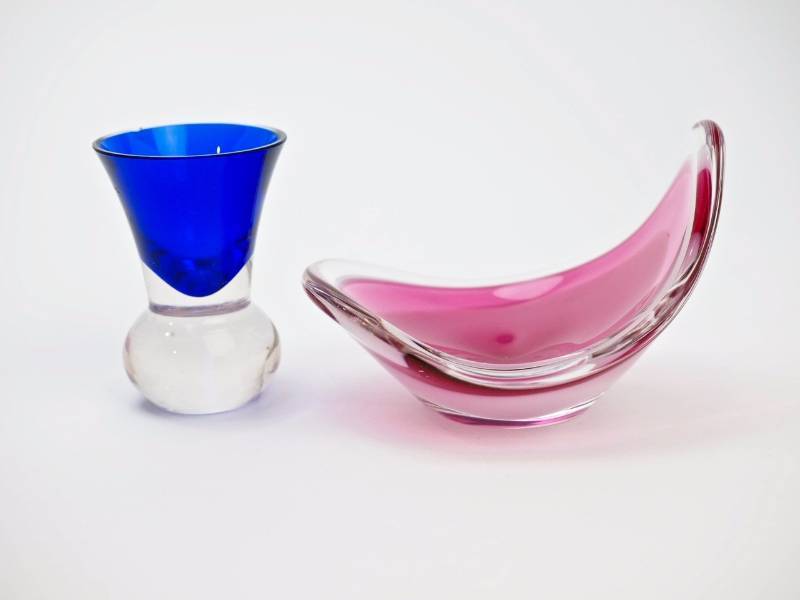 lot 103 image: Mid Century Swedish Art Glass Signed Flygsfors & Mid Century Art Glass Shot Glass