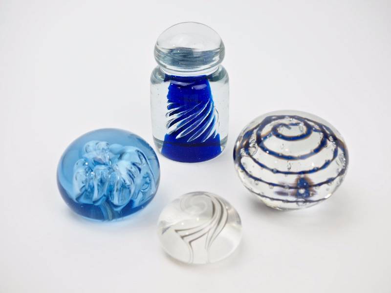 lot 104 image: (4) Art Glass Paperweight, Rollin Karg, Congelosi, Etc.