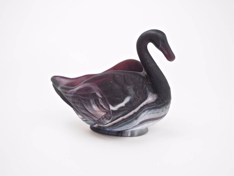 lot 110 image: Imperial Art Glass Purple Slag Swan